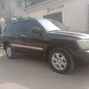 A picture of Toyota Highlander 2004