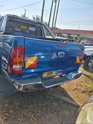 A picture of Toyota hilux double cabin 1kd engine 3.0cc 85m negotiable Call