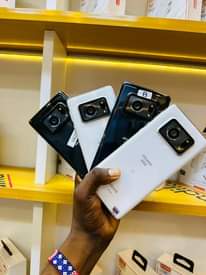 A picture of AQUOS R6