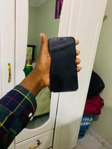A picture of Xr bod 14 gb 128 True tone Face id Back