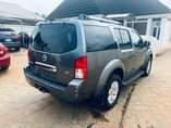A picture of 06 Nissan Pathfinder