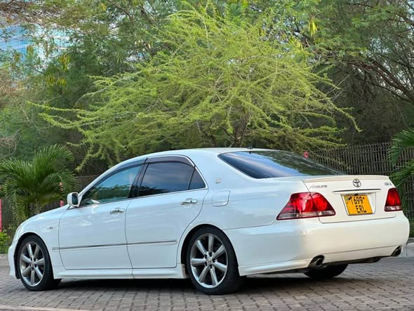 A picture of TOYOTA CROWN ATHLETE 2006 20MILION