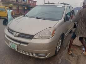 A picture of Toyota Siena
