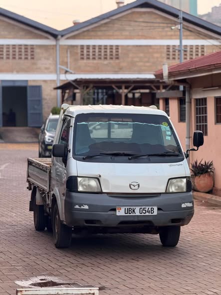A picture of Mazda bongo