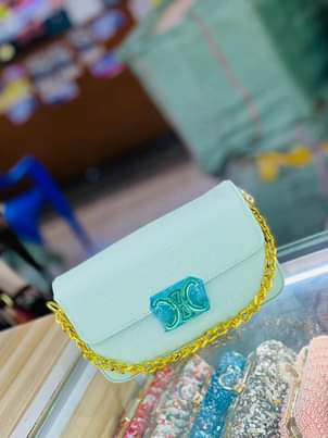 A picture of 0706 775771 watsp call 0757 115043