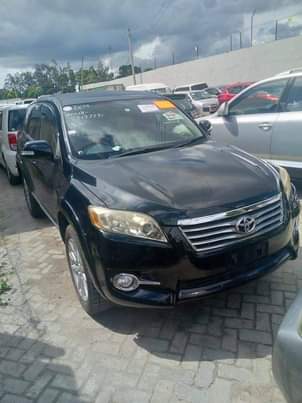 A picture of 2010 Toyota Vanguard Toyota 2 4cc