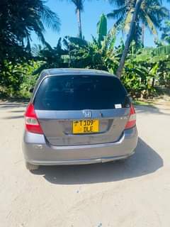 A picture of Honda fit 2003