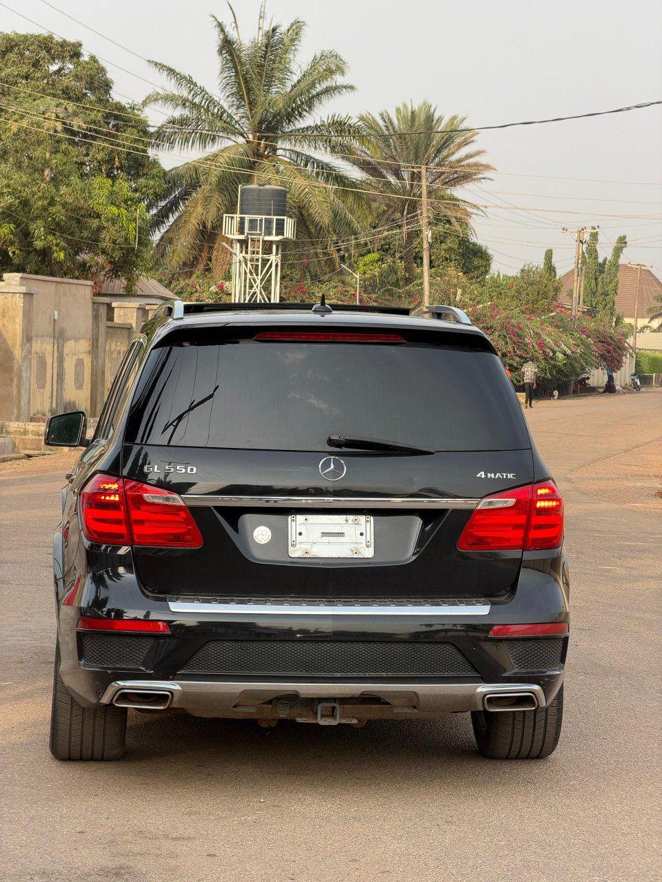 A picture of 2013 Mercedes Benz gl550