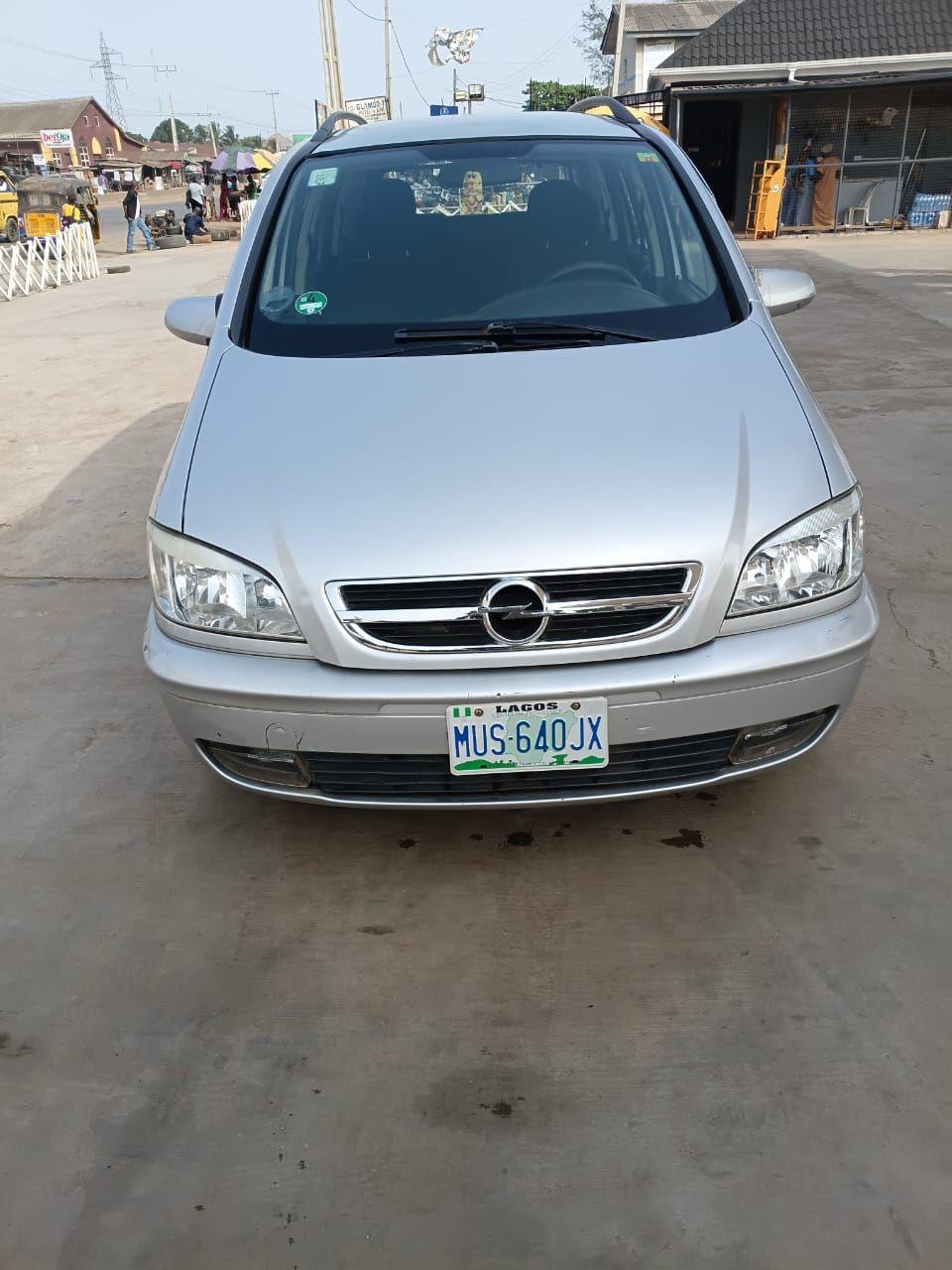 A picture of 2008 Opel zafira