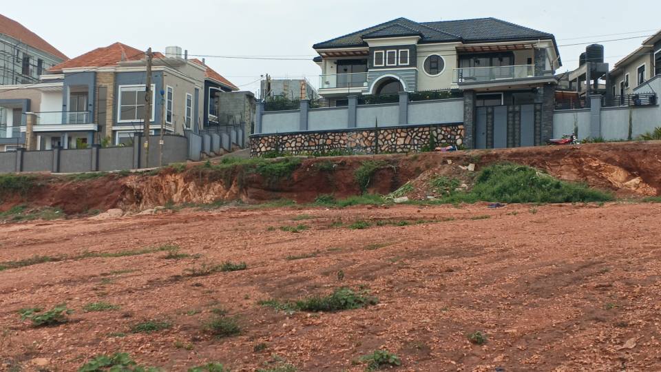 A picture of KYANJA KOMAMBOGA Plots on Quick sale 250m Ugx Title 20