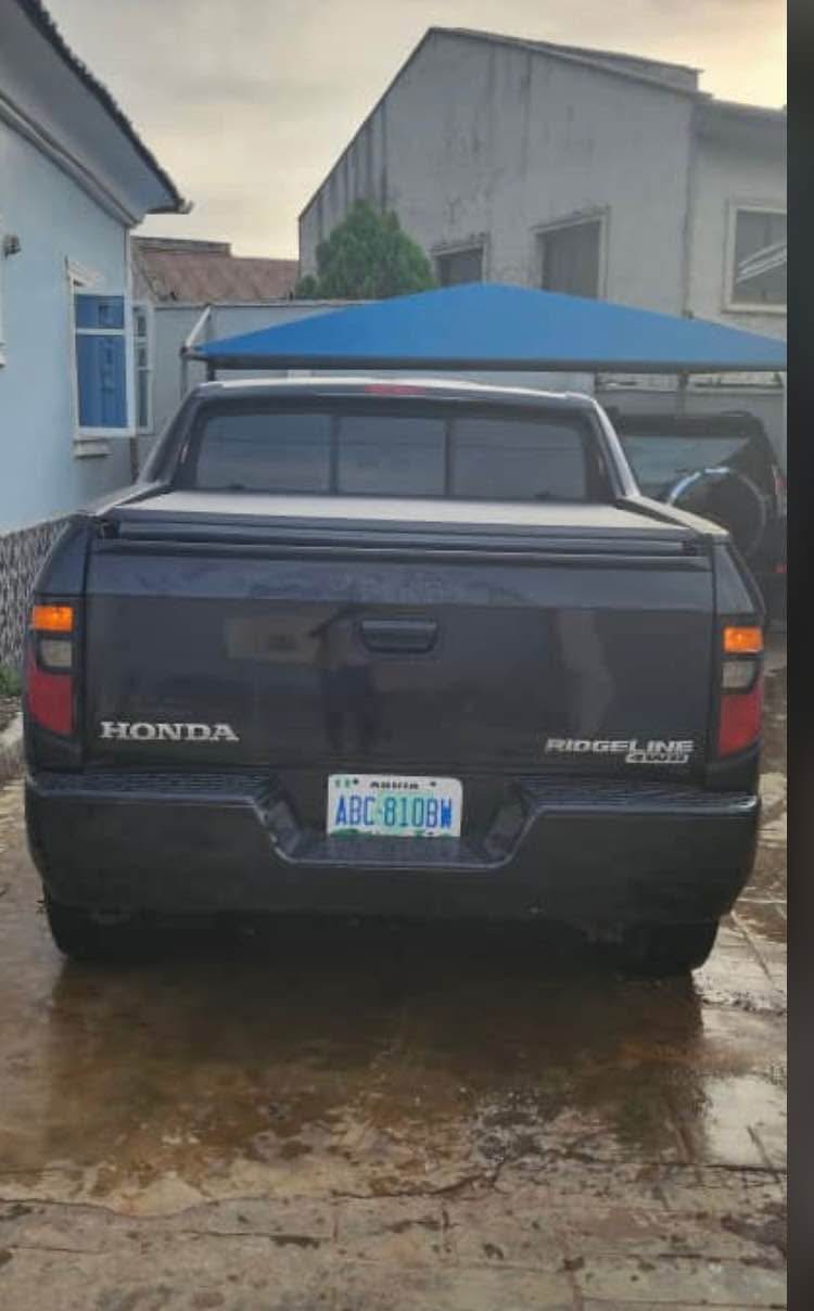 A picture of Tokunbo standard Honda ridgeline 2008 model very good engine and
