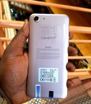 A picture of Oppo 128gb 200k