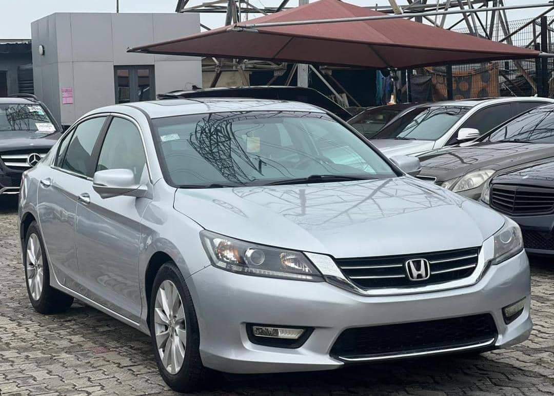 A picture of 014 tokunbo Honda Accord full option for sale location ajah