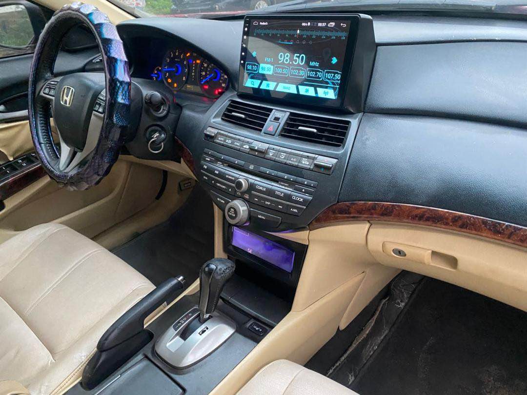 A picture of Honda Crosstour 2010 Model