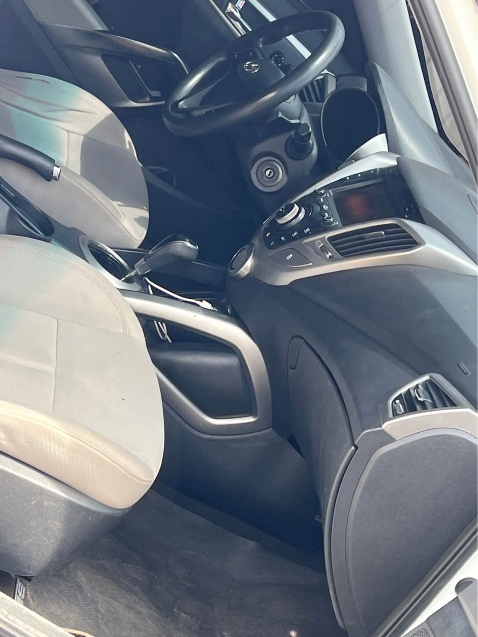 A picture of HYUNDAI VELOSTER 2013 WITH ORIGINAL DUTY