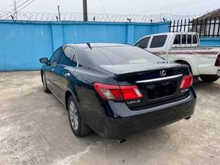A picture of LEXUS ES350
