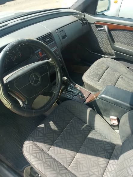 A picture of Benz 4 plug working perfectly buy an drive Dm 07015227957