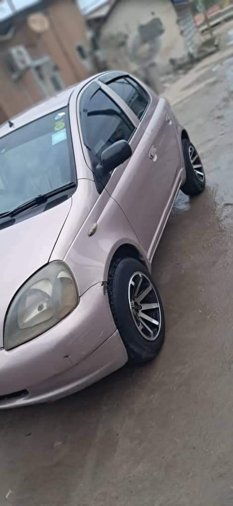 A picture of TOYOTA VITZ