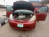 A picture of 2006 Toyota sienna