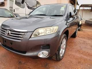 A picture of 2010 Toyota vanguard 2010 model
