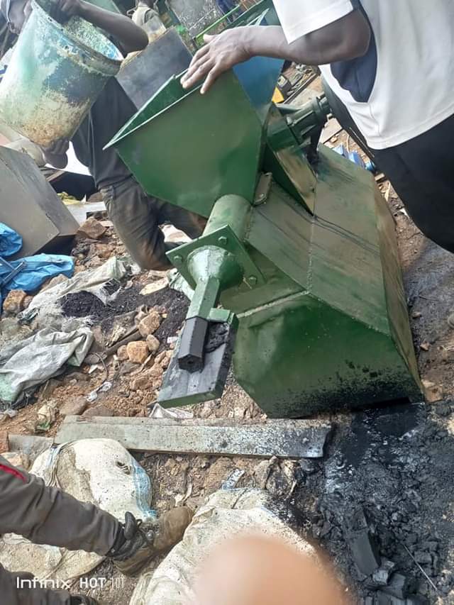 A picture of BRIQUETTES MACHINE WHATSAPP 0776961667