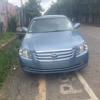 A picture of Toyota Avalon 2007