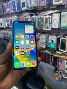 A picture of Iphone x