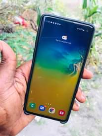 A picture of Samsung s10