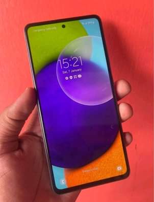 A picture of SAMSUNG A52 5G