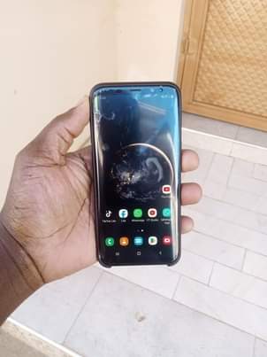 A picture of Samsung Galaxy S8plus Duos 64gb 4gbram. Clear cameras at 170k
