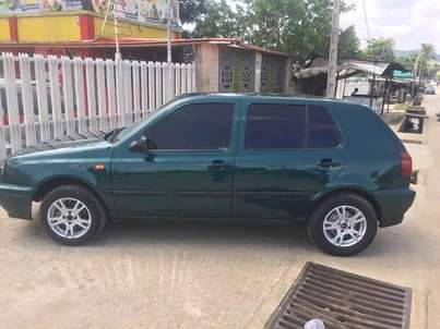 A picture of Golf 3 saloon on distress