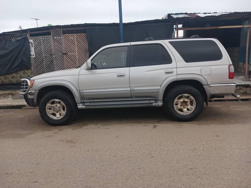 A picture of 2003 Toyota 4runner