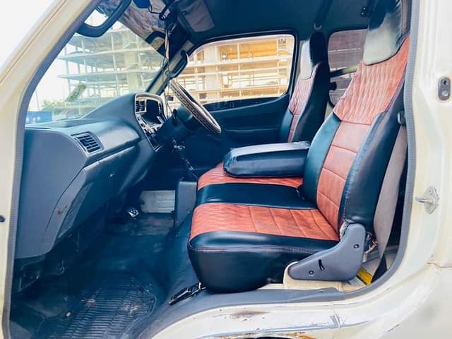 A picture of Toyota hiace dungu