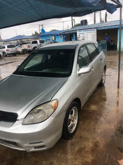A picture of URGENT SALES FIRST GRADE BODY Toyota Matrix 2004 direct Going