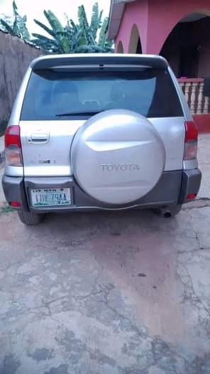 A picture of Toyota RAV4 04 model baked on first body engine and