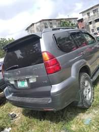 A picture of 2006 Gx470 clean Nigerian use A C seat need attention