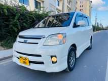 A picture of TOYOTA NOAH