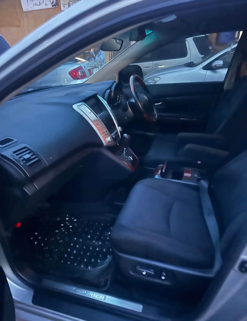 A picture of Toyota Harrier0765424123 0709446672