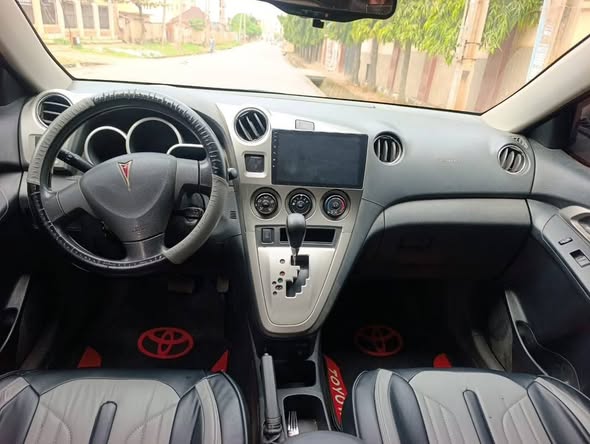A picture of Pontiac vibe 2010 model