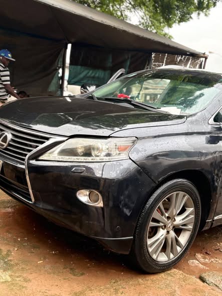 A picture of Very clean 013 rx350 lexus