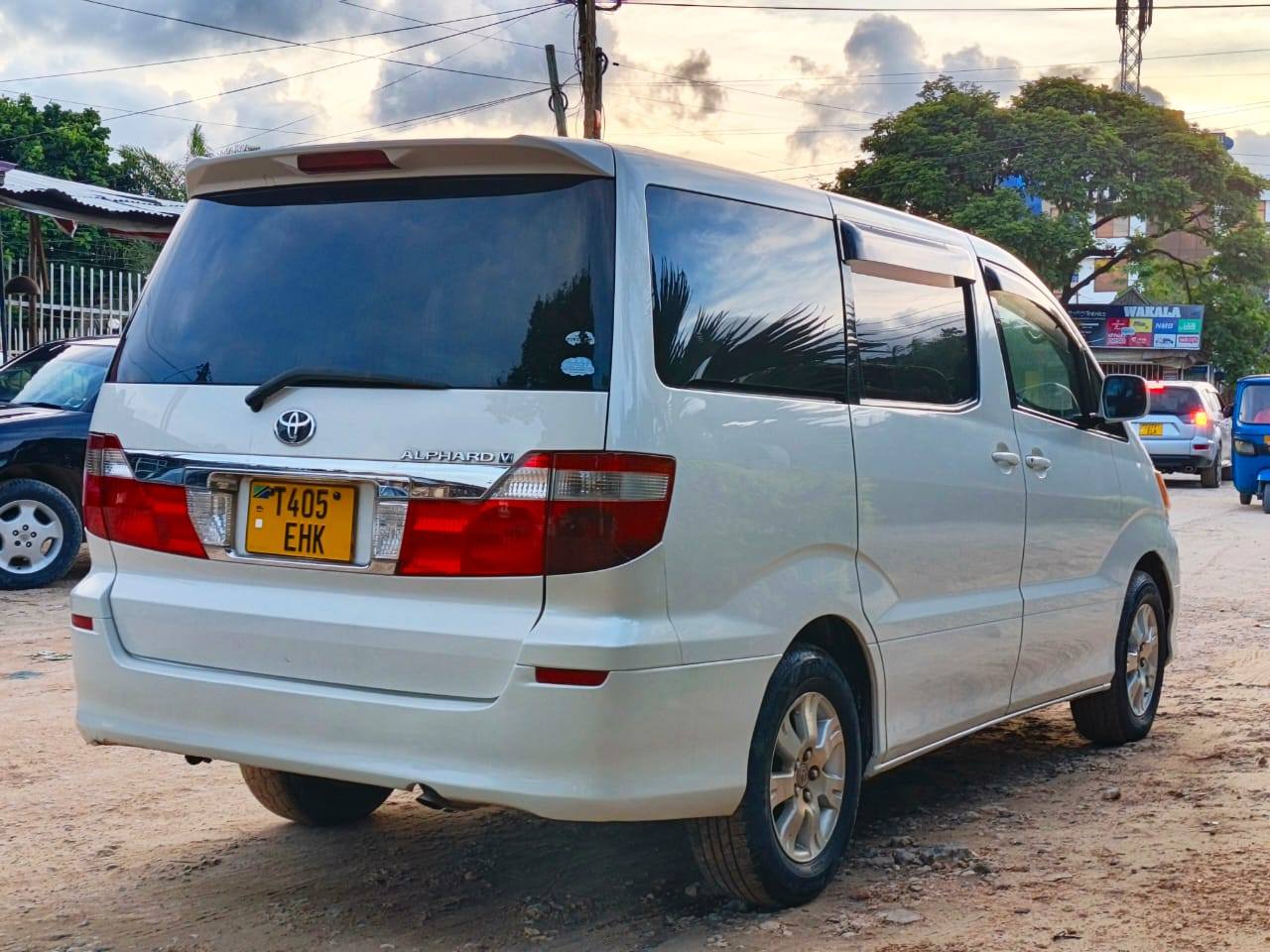 A picture of Alphard0767058883