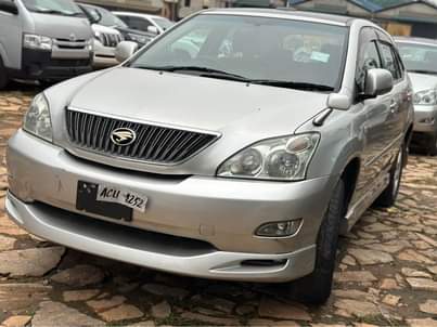 A picture of Toyota Harrier 2010 model