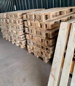 A picture of Wood pine pallets from Spain