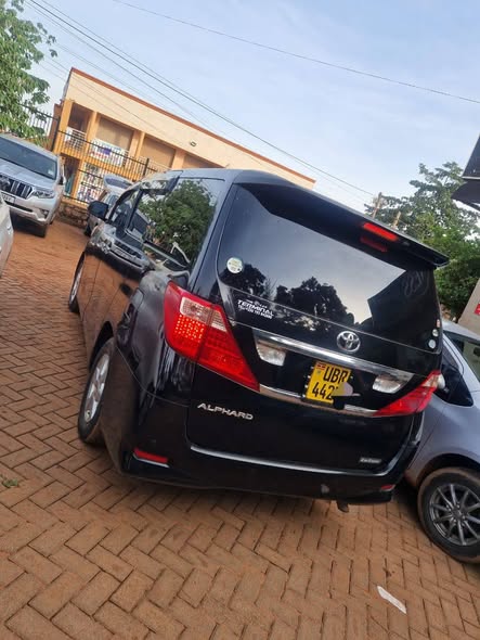 A picture of Toyota alphard 2012 30m money needed