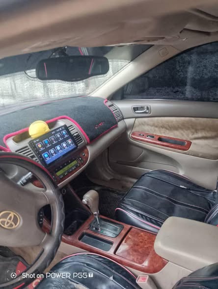 A picture of 2004 Toyota 2 4 camry