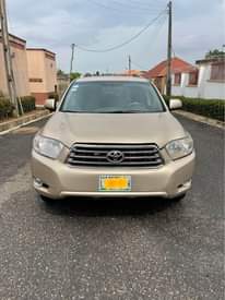 A picture of Neatly used Highlander Sport