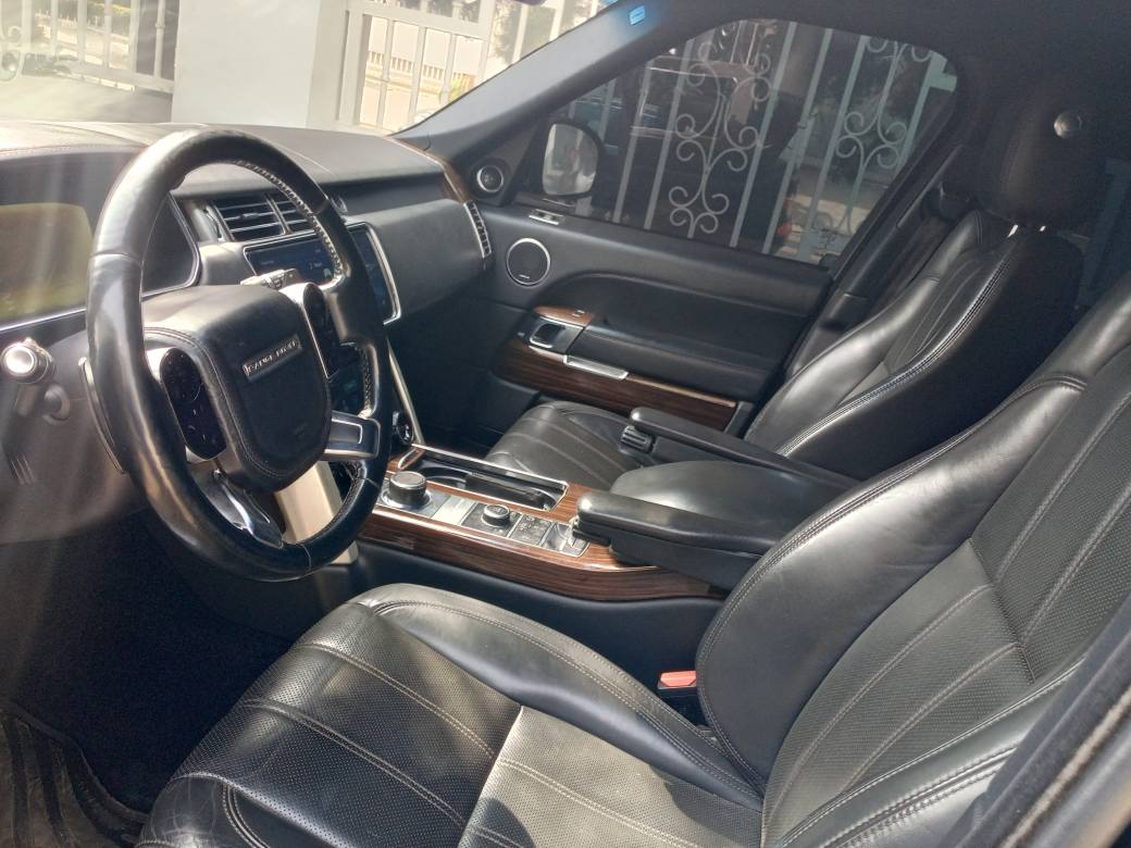A picture of Distress 2014 Belgium Grad Range Rover