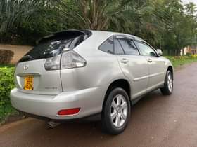 A picture of Toyota Harrier Model 2004 Engine 2 4cc Price 34M 0709788048