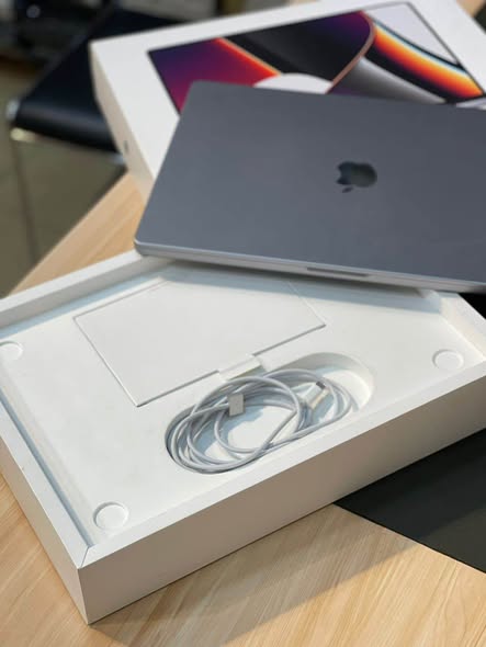 A picture of 2021 MacBook M1 Pro 16 Inch