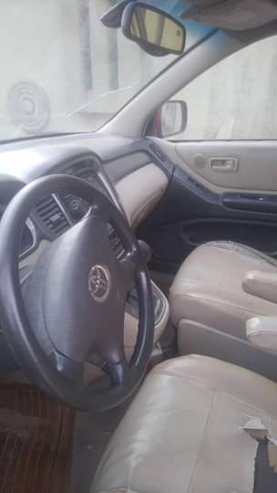 A picture of Toyota Highlander 03